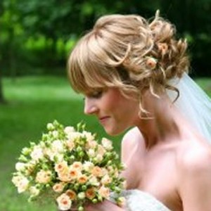 Photo-of-summer-wedding-hairstyle-SalonDuBeauMonde